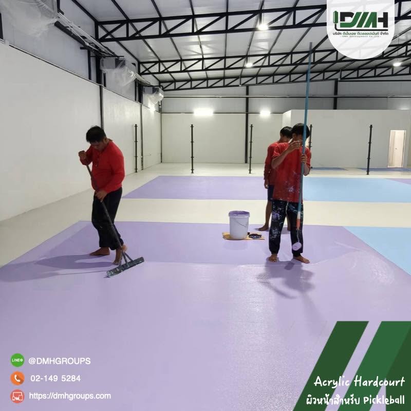 ทีมงาน DMH Groups ปูพื้นระบบ Acrylic Hardcourt สนาม Pickleball Pick A Court สุขุมวิท 62