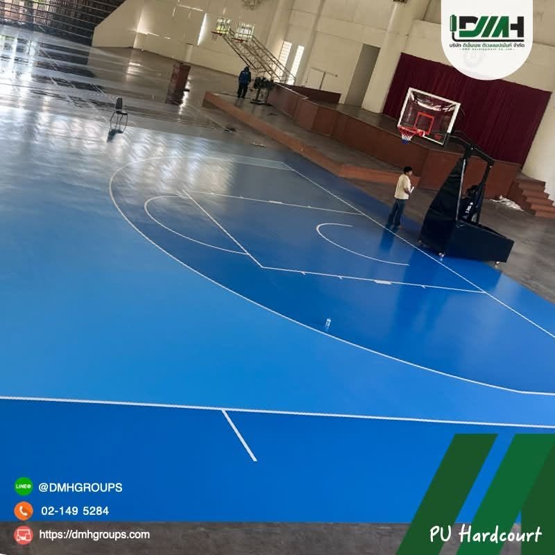 มุมสูงสนามบาสเกตบอล พื้น PU Hardcourt พร้อมแป้นบาสและเส้นสนามสีขาว มหาวิทยาลัยพายัพ เชียงใหม่ รูปที่ 2