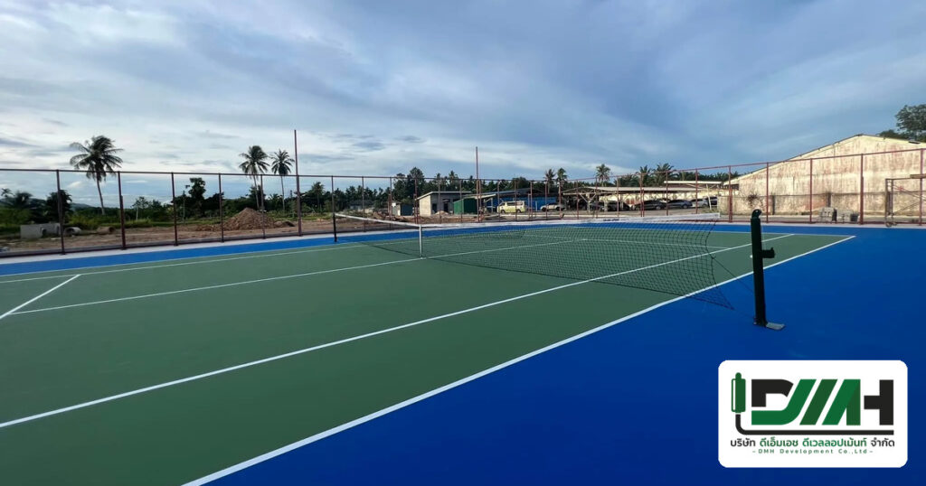 ผลงานติดตั้งพื้นสนามกีฬาโดย DMH Groups — งานพื้นสนามเทนนิส Acrylic Cushion Rubber Tennis Court ชุมพร